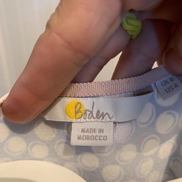 Boden viscose and elastaine faux wrap top‎ with balloon sleeves. Worn about  4x - Picture 2 of 7